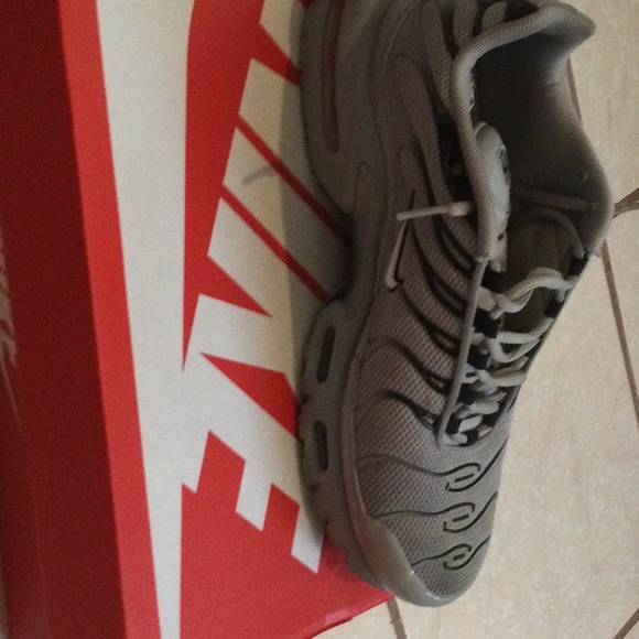 Nike Mens Air Max Plus wolf grey/white-black - Picture 4 of 4
